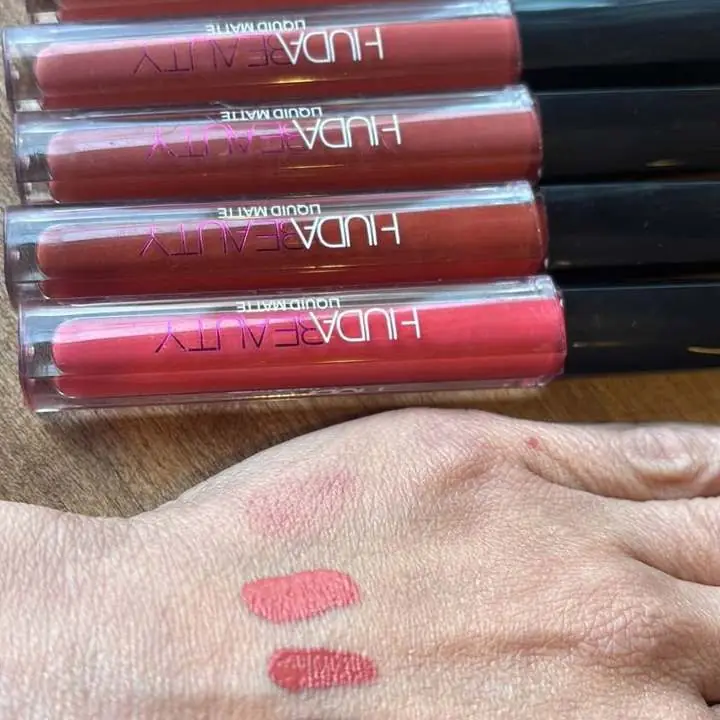 Labial mate indeleble + delineador de labios !
