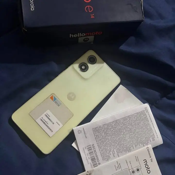 Moto e 14 libre de fábrica ! en caja completo unicornio detalle fisura q no afecta en nada