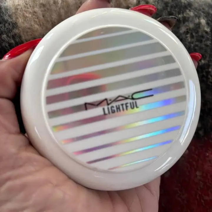 Base compacta Light full dos en una clara y media con espejo y esponja