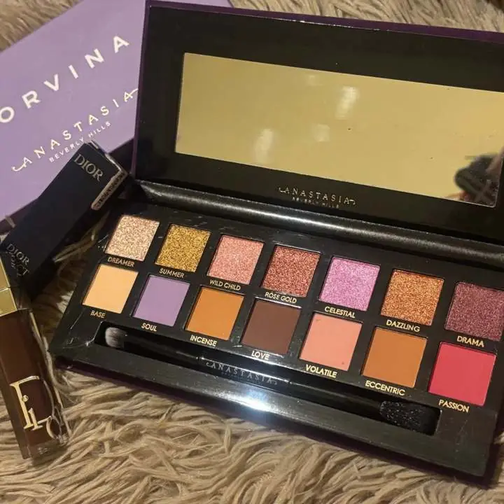 Paleta de Anastacia + gloss addict 020!