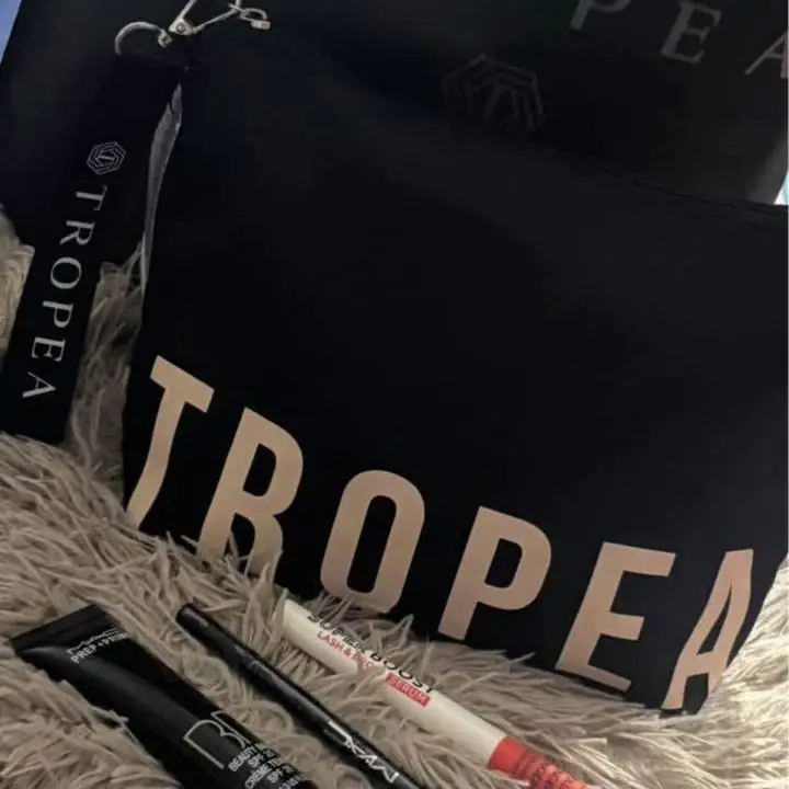 Set completo de maquillaje + Nesecer original + llavero de regalo Tropea!