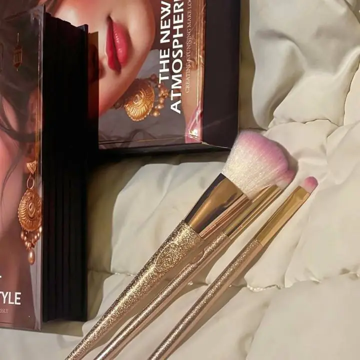 Pupa profesional completa de maquillaje 6 páginas brochas de regalo !