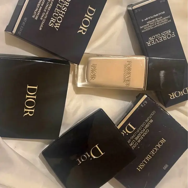 Paleta de sombra + paleta de rubor 999+ base Forever glow tono claro o medio ! Único set al costo