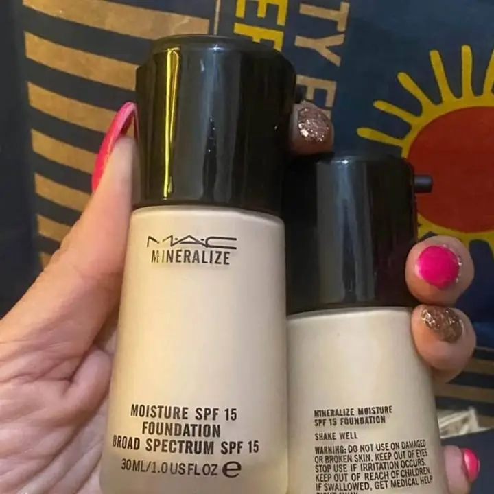 Súper promoción! Base mate vidrio mineralize + labial mate barra !