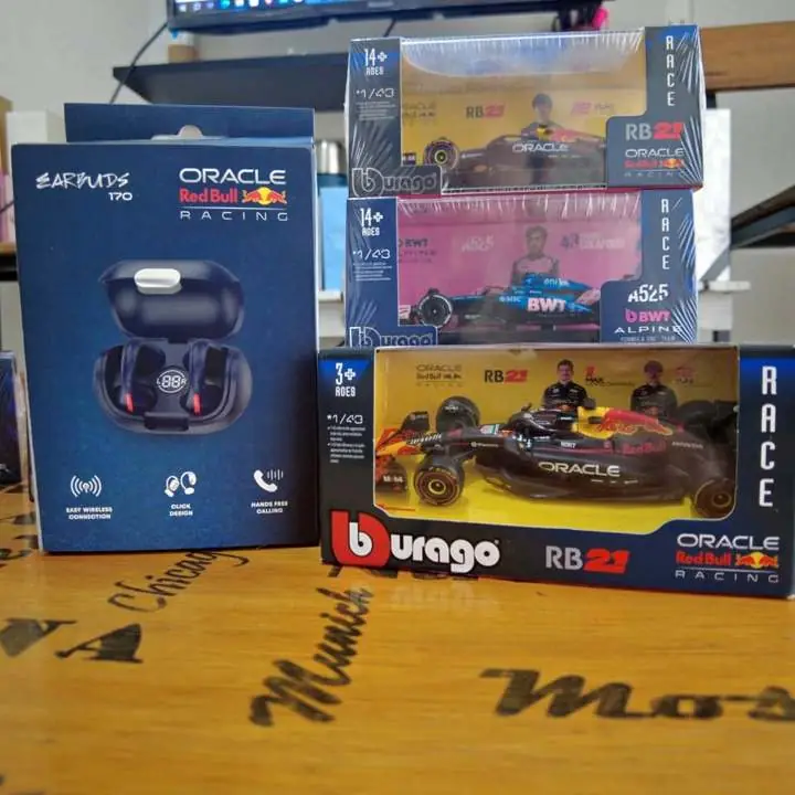Combo red bull auto a escala 2025 + auricular inalambrico