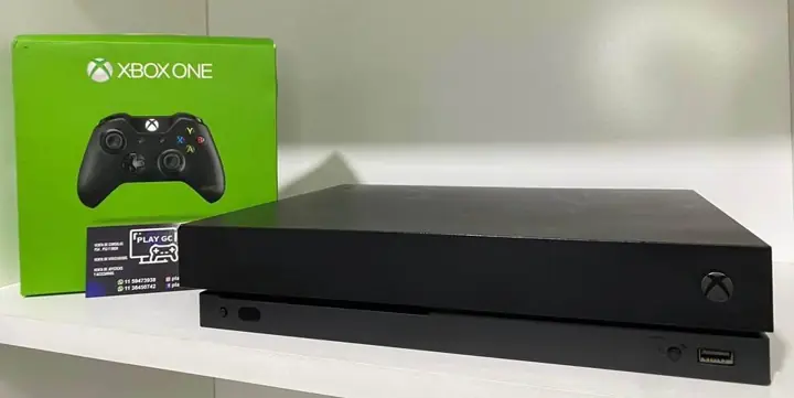 Xbox one X + 100 juegos + 1 jóystick