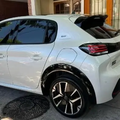 Peugeot 208 GT inmaculado 12.000KM