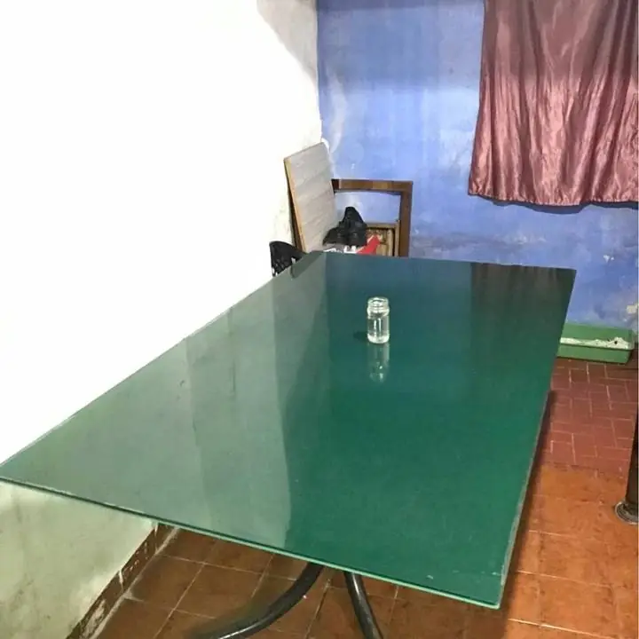 Mesa de vidrio blindado