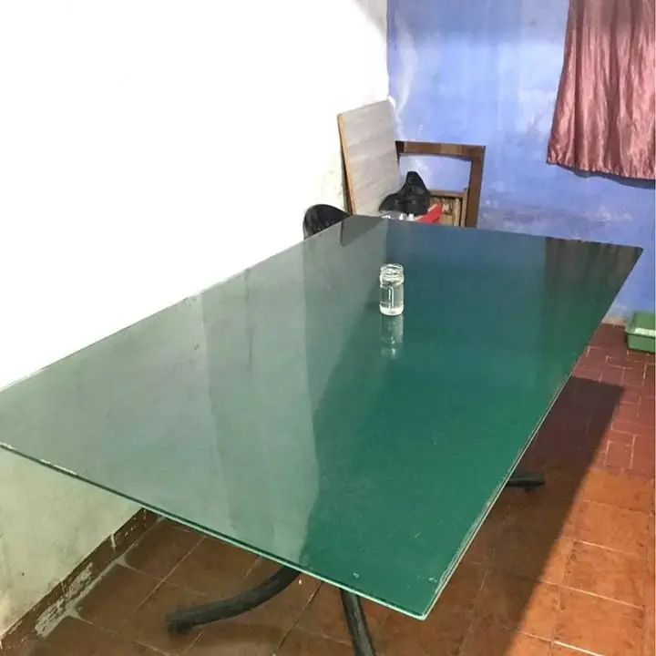 Mesa de vidrio blindada