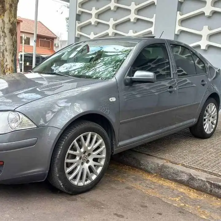 Vendo Bora 1.8 At con Cuero