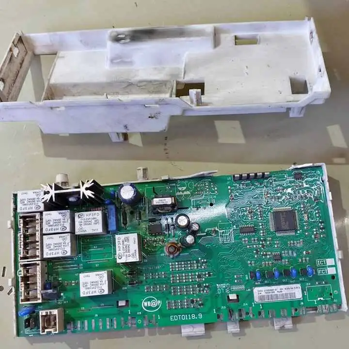 Plaqueta de potencia de lavasecarropas ariston AML 81
