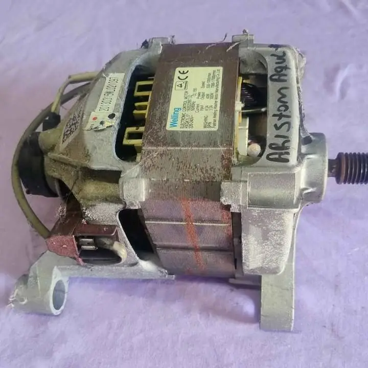 Motor funcionando de lavarropas ariston aqualtis