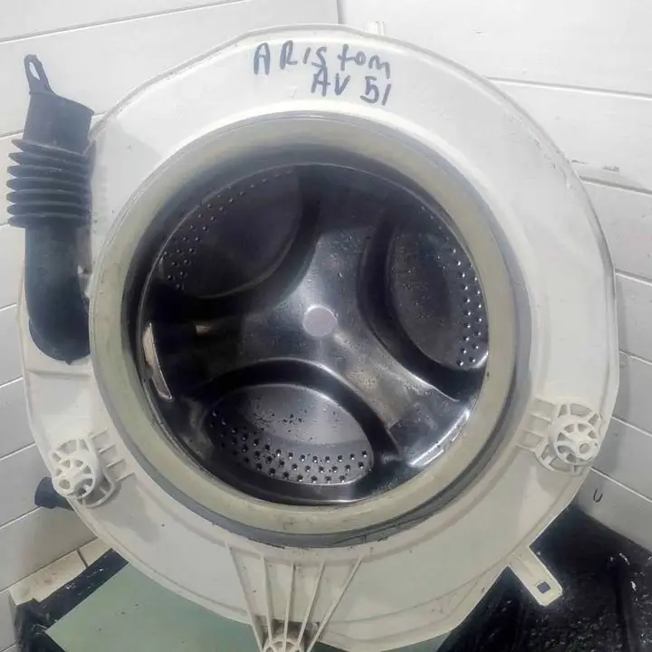 Cuba sellada de lavarropas Ariston AV 51