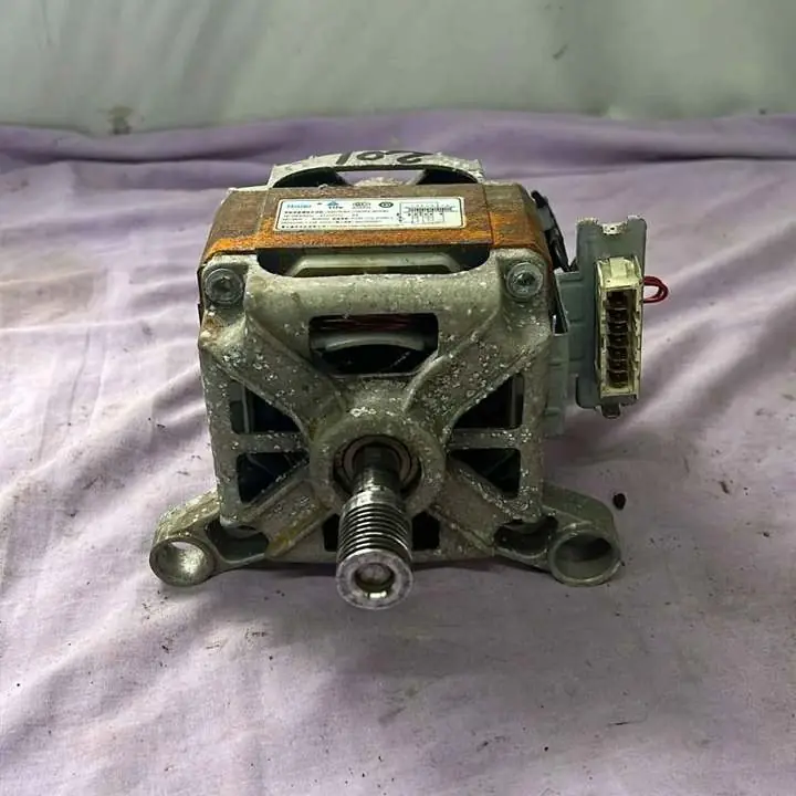 Motor funcionando de lavarropas candy óptima co128