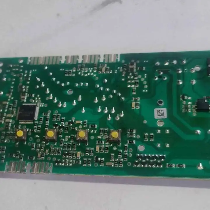 Plaqueta electrónica funcionando de lavarropas Whirlpool WNQ 86A