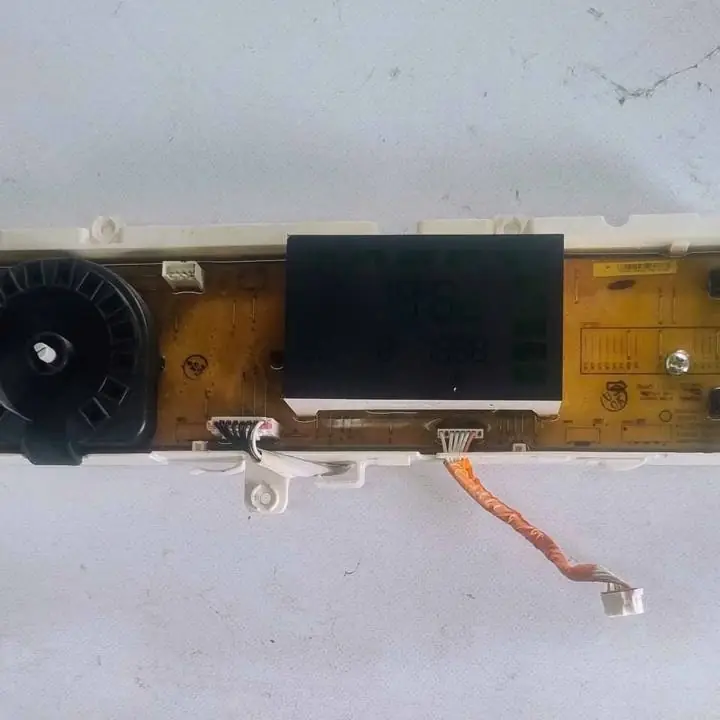 Plaqueta electrónica funcionando de lavasecarropas Samsung WD10J4