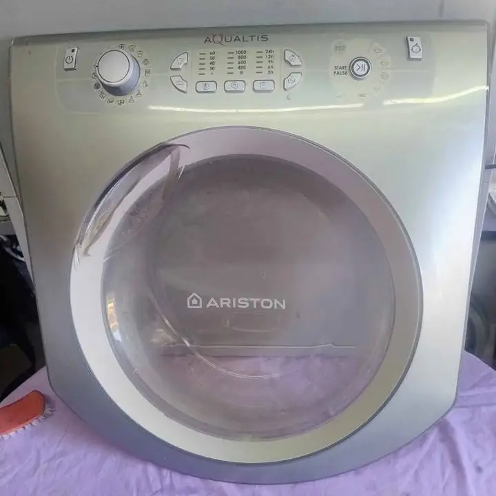 Puerta con plaqueta electronica funcionando de lavarropas ariston aqualtis