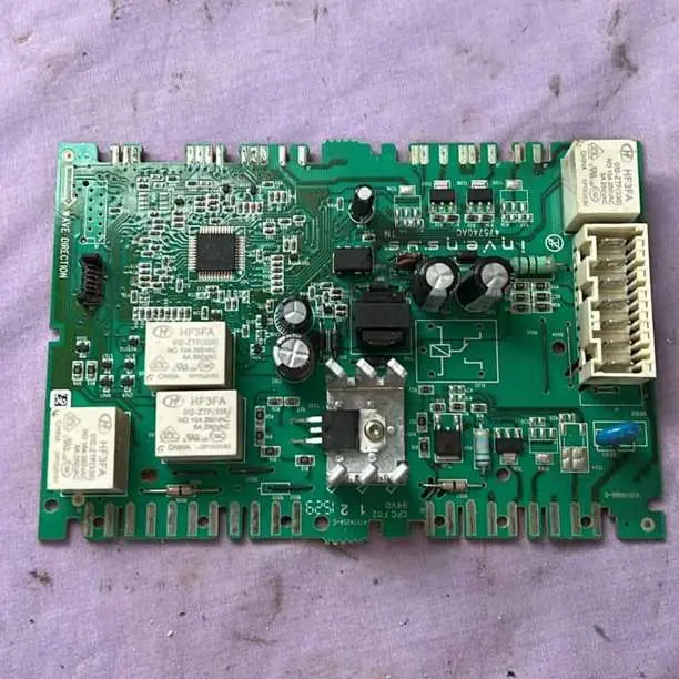 Plaqueta electronica funcionando de lavarropas candy evo 16530