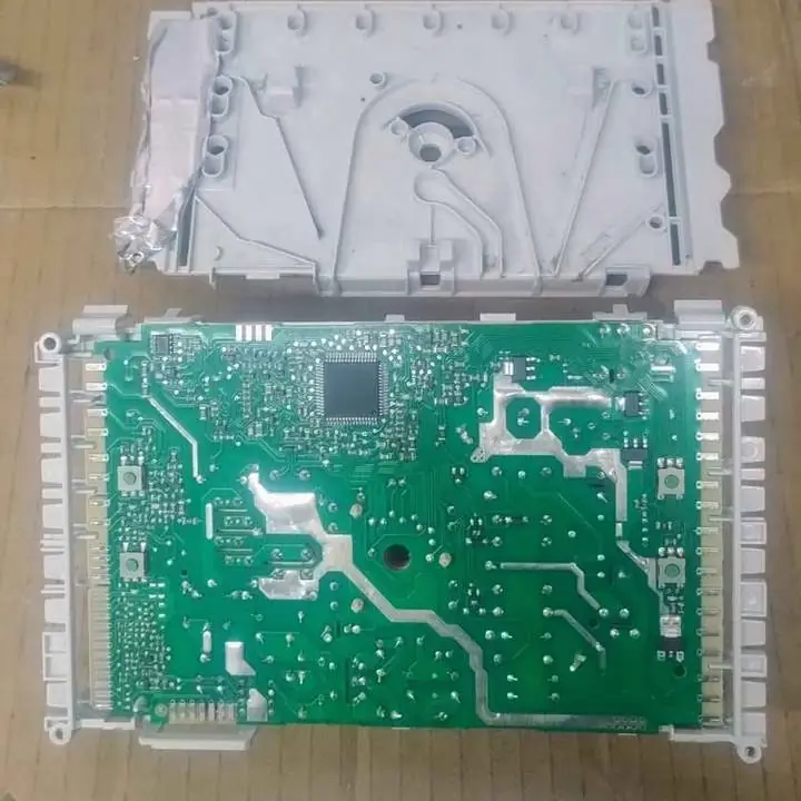 Plaqueta electrónica funcionando de lavarropas Whirlpool WCS60ZB