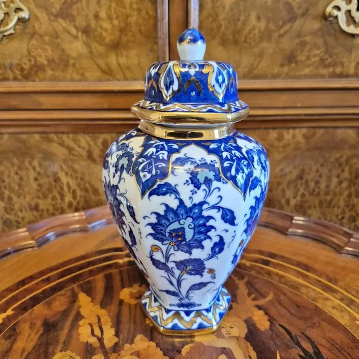 Potiche de porcelana Güral Porselen. Cod 1766