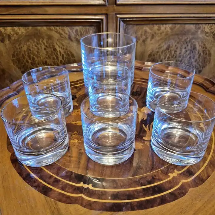 Set de 6 vasos de whisky y hielera de cristal con virola oro. Cod. 1896