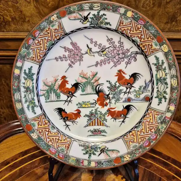 Plato decorativo Hong Kong con gallos. Cod. 1919