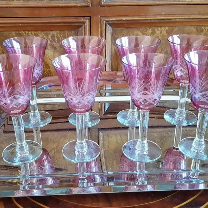 8 Copas de vidrio tallado caliz rojo. Cod 270