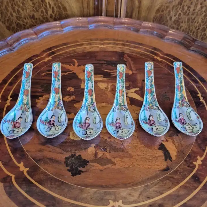 6 Cucharas de porcelana china. Cod. 1248