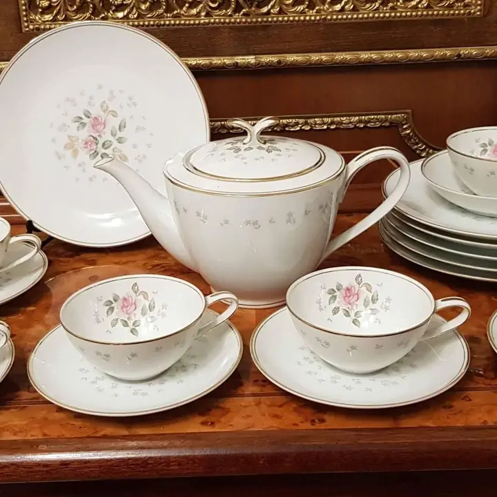 Juego de té Noritake modelo Rosebud 6017. Cod. 073