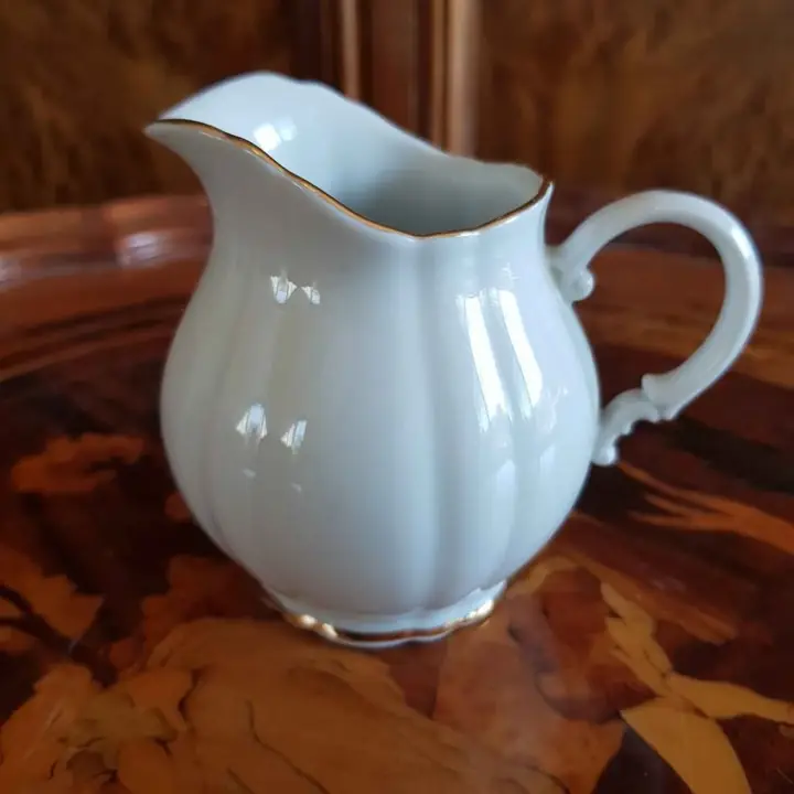 Lechera Verbano blanca virolas oro. Cod.739