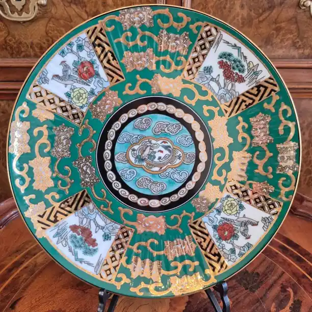 Plato decorativo Tsuji diseño Imari verde. Cod. J015