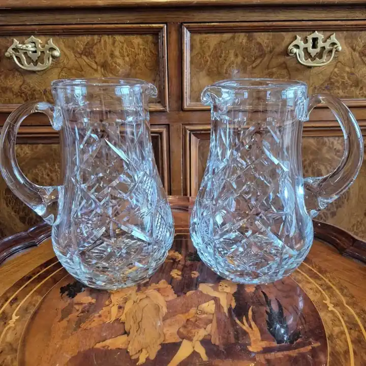 Par de jarras de cristal tallado. Cod. 1577