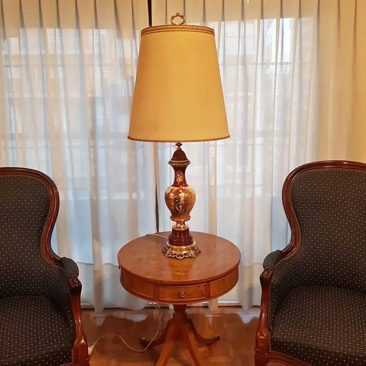 Importante lámpara de mesa. Cod. 1049