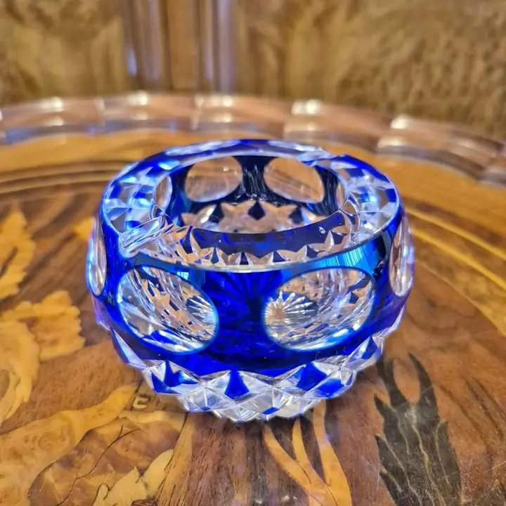 Cenicero de cristal azul. Cod 1684