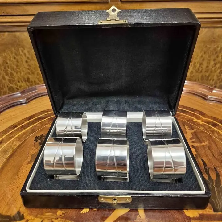 Set de 6 servilleteros Silver Plate en estuche original. Cod. 1858