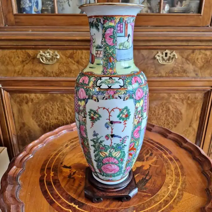 Jarrón de porcelana china. Cod. 1366