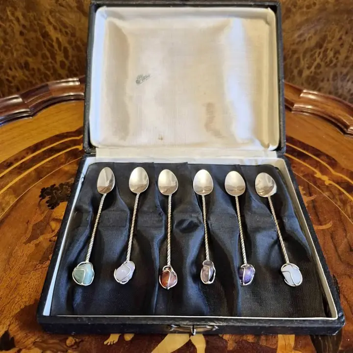 6 Cucharitas de café Silver Plate con piedras. Cod 1861