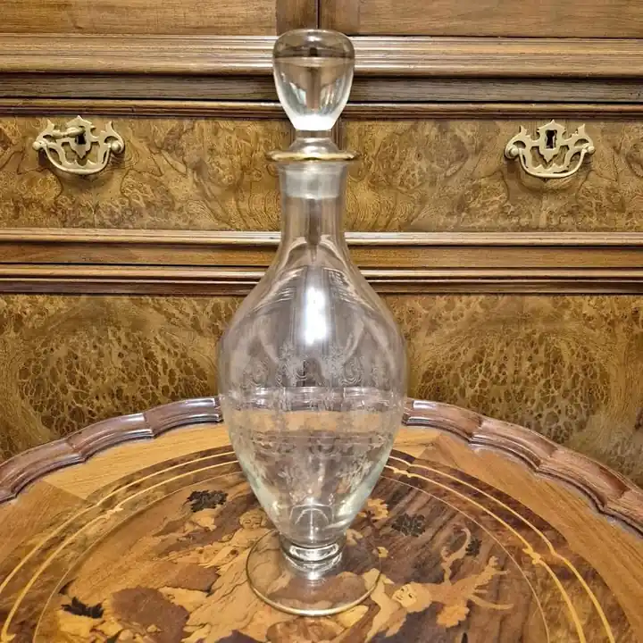 Antigua licorera de cristal francés. Cod. 1813