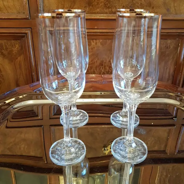 4 Copas flauta de cristal de Bohemia virola oro. Cod. 562