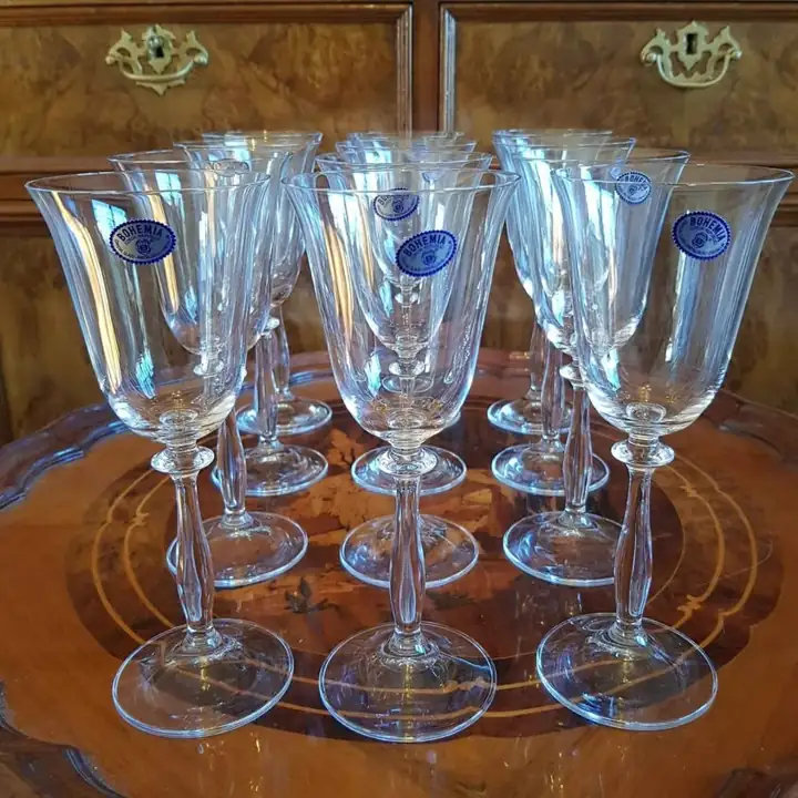 Docena de copas de cristal de Bohemia para vino. Cod. 1130
