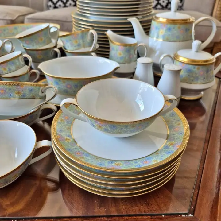 Juego de vajilla Noritake Figaro (2042). Cod. 1524