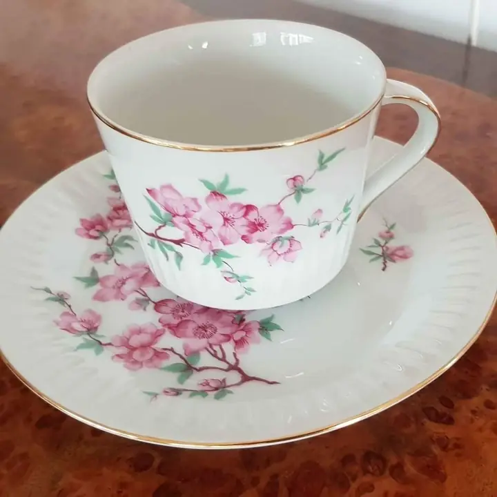 Juego de té y café flores de cerezo Tsuji. Cod. 115