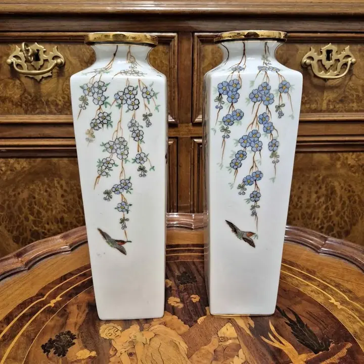 Par de floreros grandes Tsuji colibries y flores. Cod. 1759