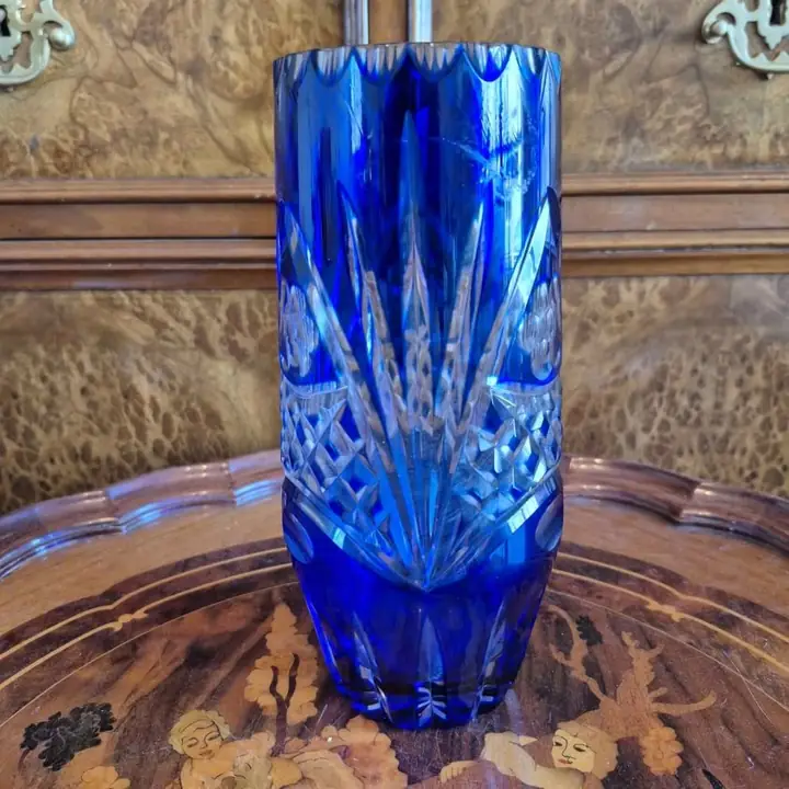 Florero de cristal tallado encamizado azul. Cod 1398