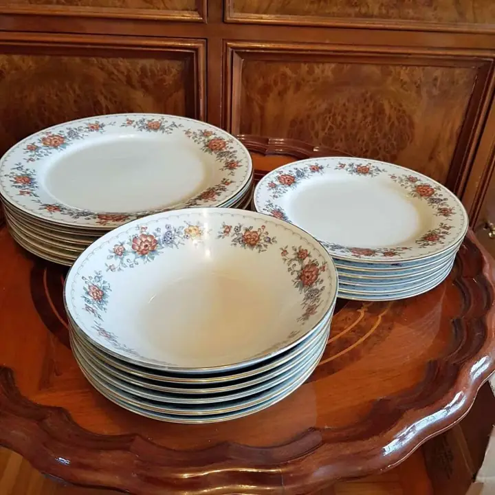 18 Platos Noritake modelo Tremont (3081). Cod. 572, 573 y 574