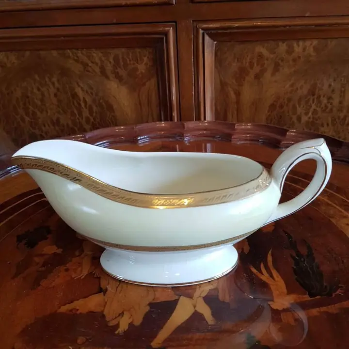 Salsera inglesa Crown Royal. Cod. 148