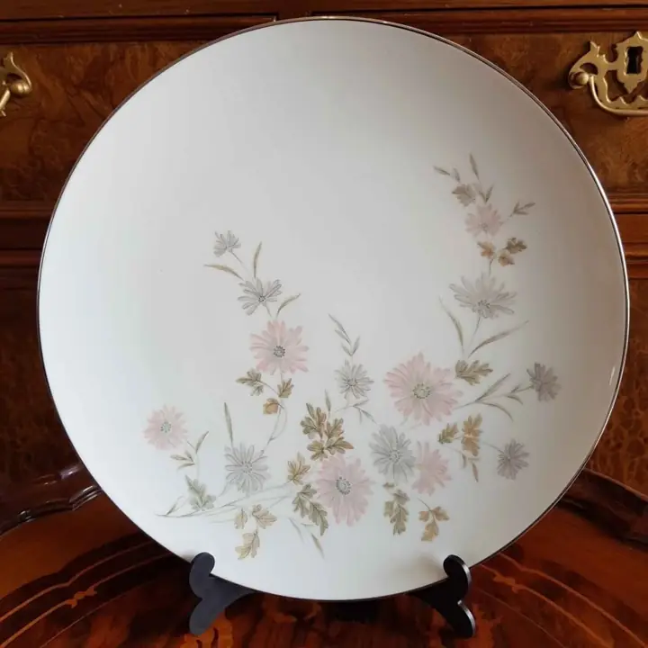 Platos playos Noritake modelo Barbara (6009). Cod. 874