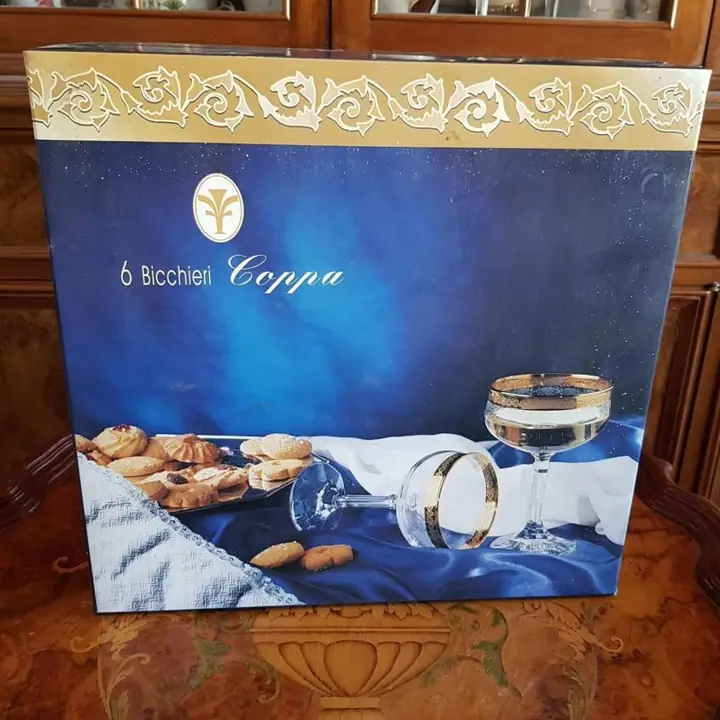 6 Copas de cristal italianas en caja. Cod. 492