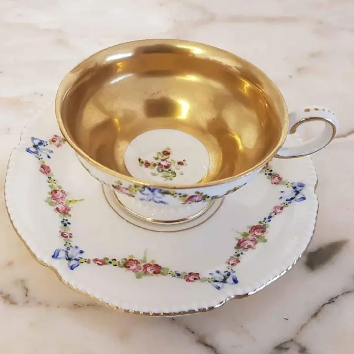Antigua tacita de porcelana de Sevres. Cod. 290
