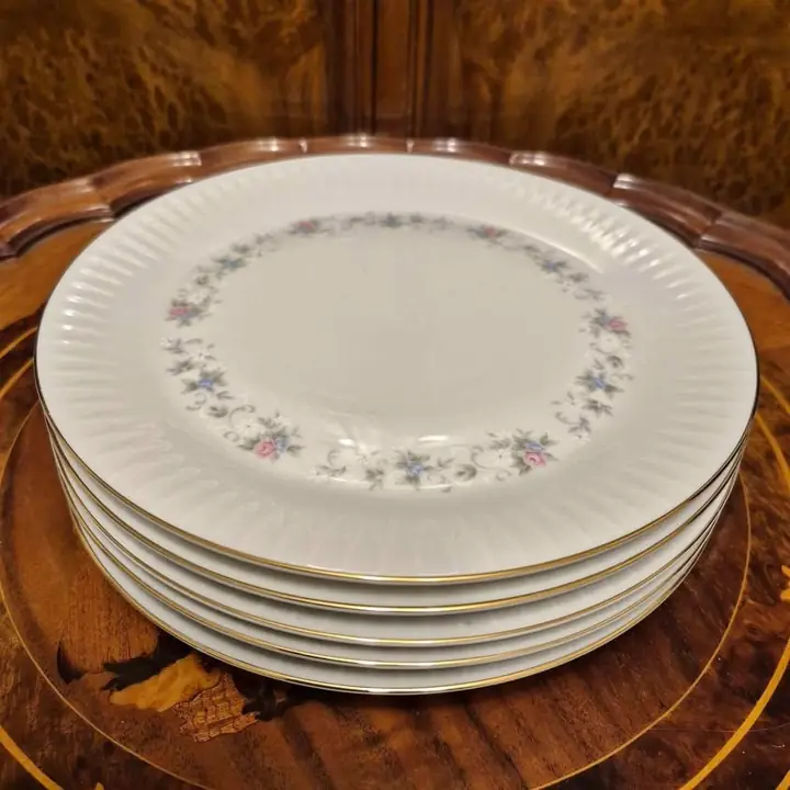 6 Platos playos Tsuji guarda florcitas. Cod. 1762